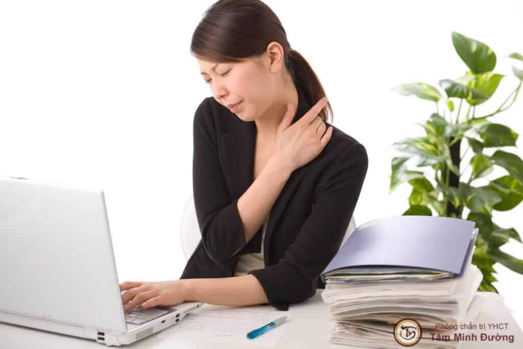 Chuyên gia Võ Thành Toàn giúp điều trị bệnh xương khớp, giảm đau và cải thiện chức năng khớp cho phụ nữ sau 40 tuổi.